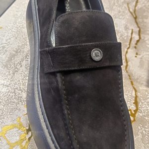 SNEAKER-11